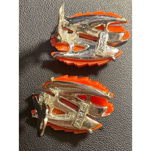 Plastic 1960s MCM Jewelry Marked BSK Space-Age Foliate Lucite in Rhodium Plated Clip on Earrings, Pair For Sale - Image 7 of 7