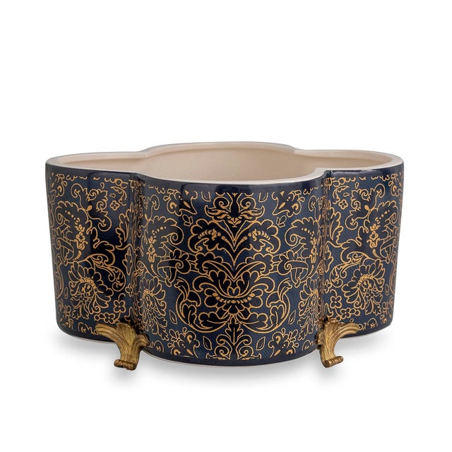 Williamsburg for Port 68 Richmond Damask Indigo Quatrefoil Planter For Sale In Chicago - Image 6 of 6