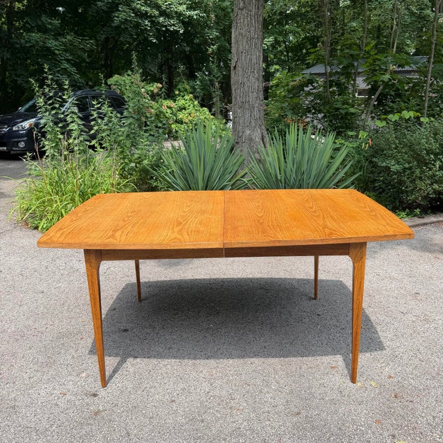 Wood Mid Century Modern Attributed to Broyhill Walnut Dining Set With 6 Chairs For Sale - Image 7 of 12