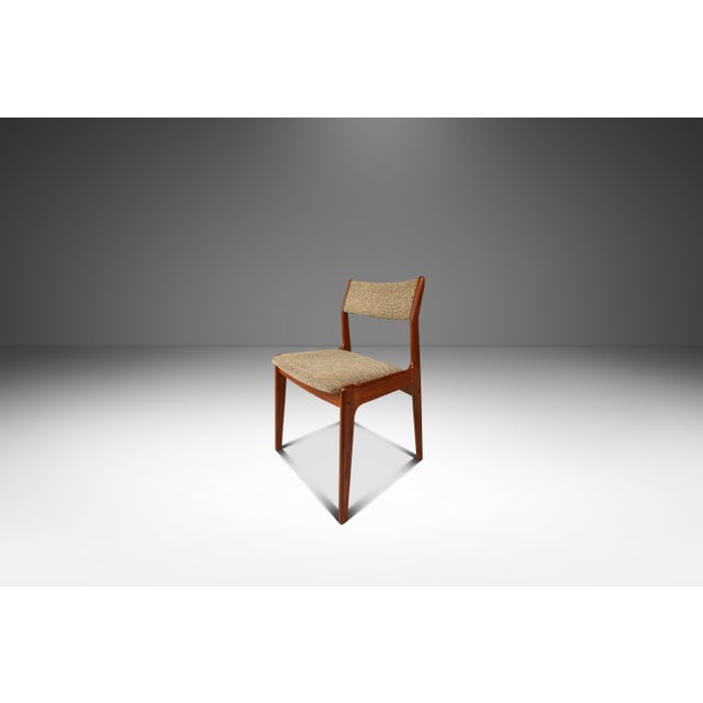 Wood Danish Mid-Century Modern Dining / Desk Chair in Solid Teak & Original Oatmeal Fabric Attributed to Scandinavia Woodworks Co., C. 1970's For Sale - Image 7 of 18