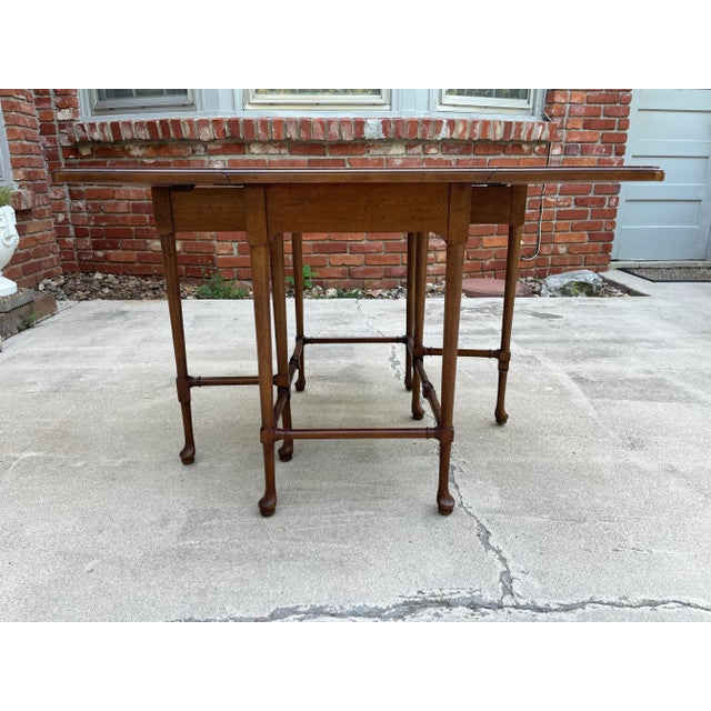 Mid-Century Modern Henredon Furniture Inlaid Walnut Gateleg Side Table For Sale - Image 6 of 12