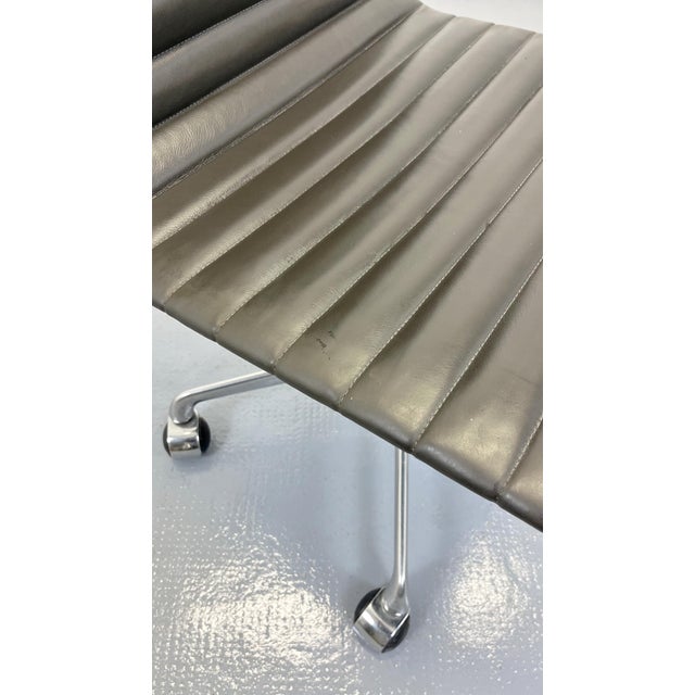 EA117 Office Chair by Charles & Ray Eames for Herman Miller, 1980s For Sale - Image 6 of 12