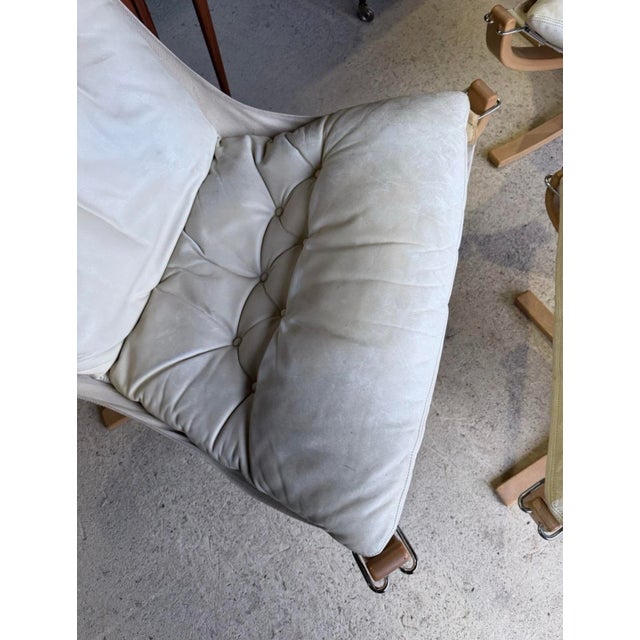 White Mid-Century Falcon Lounge Chairs and Ottoman by Sigurd Ressell for Vatne Mobel, Norway, Set of 3 For Sale - Image 8 of 18