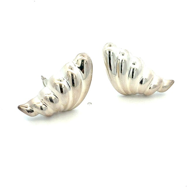 Authentic Tiffany & Co Puffed Omega Back Wing Earrings Non Pierced Sterling Silver Estate TIF939 These elegant Authentic...