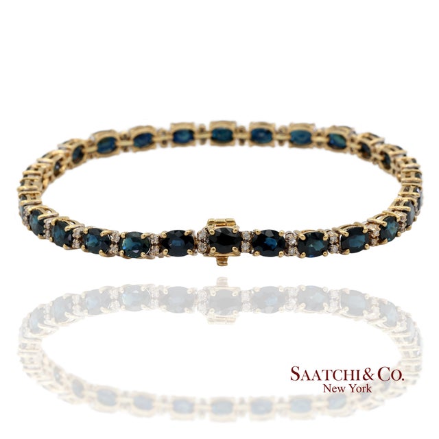 Contemporary 18k 750 Yellow Gold Natural Diamond and Blue Sapphire Tennis Bracelet For Sale - Image 3 of 13