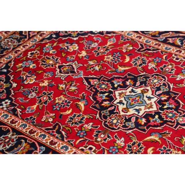 Kashan Rug in Hand-Knotted Wool For Sale - Image 10 of 11