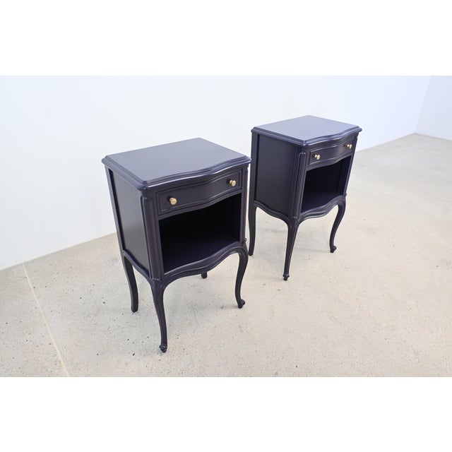 French Drexel French Louis XV Style Dark Plum Nightstands, Pair | Newly Refinished For Sale - Image 3 of 15