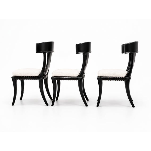 Set of Robsjohn Gibbings style Klismos dining chairs, set of 6 chairs.. The chairs are made of alder. The chairs have a...