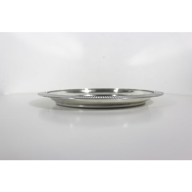 Victorian Antique Round 11” Silver Plated Gallery Tray Wide Lip, Embossed Detail Plate Serving Dish, Drinks Simpson Hall Miller & Co Made in Usa For Sale - Image 3 of 11