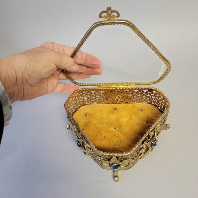 French Art Nouveau Gilt Bronze Perfume Set With 10" Bottles and Covered Box, c.1900 For Sale - Image 11 of 17