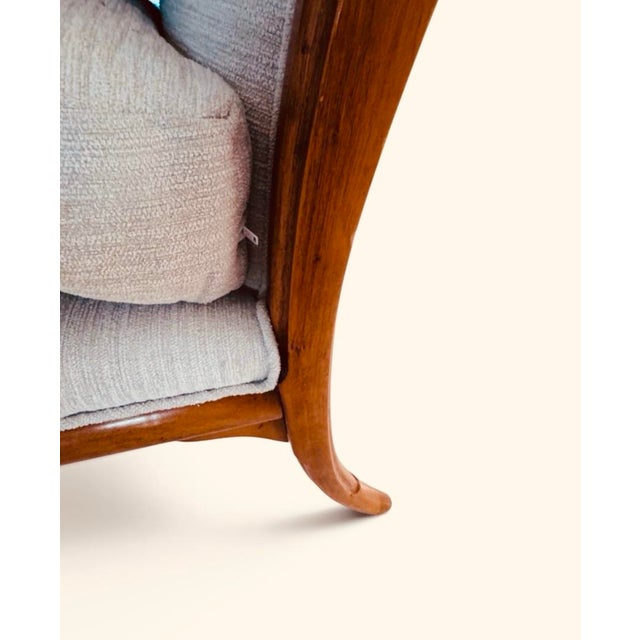 Hollywood Regency Vintage Walnut Klismos Chaise Lounge in Textured Cream Upholstery For Sale - Image 3 of 8