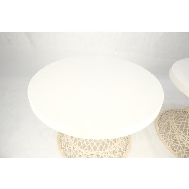 White Set 3 Spun Fiberglass Molded Stone Textured 21" Round Top End Side Table Woodard For Sale - Image 8 of 16
