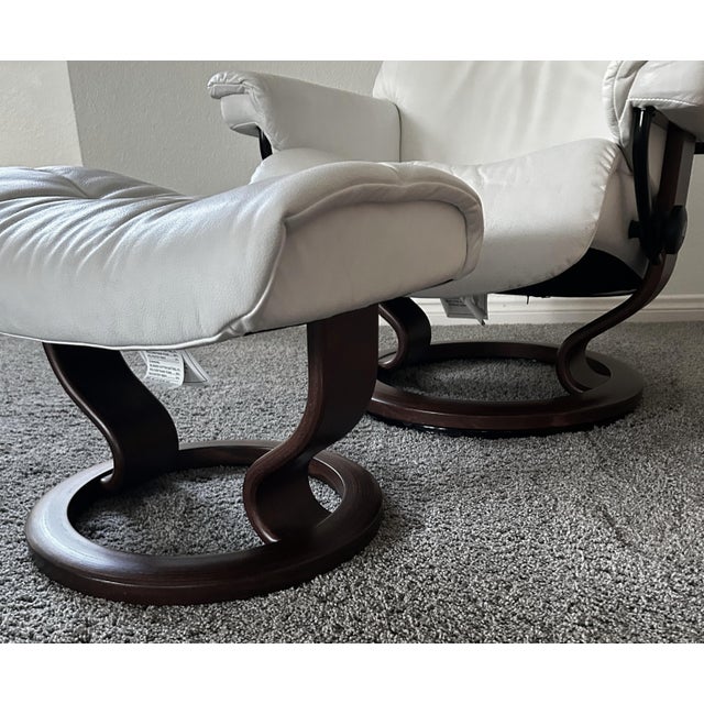 Mid 20th Century Scandinavian Ekornes Stressless Lounge Chair and Ottoman in White Leather & Rosewood For Sale - Image 14 of 18
