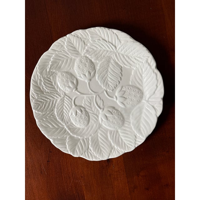 1970s White Majolica Style Fruit Plates— Set of Four For Sale In Washington DC - Image 6 of 12
