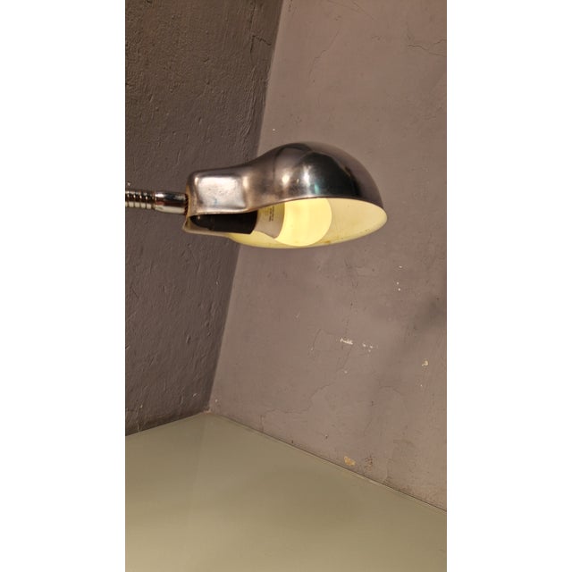 Contemporary Chrome Tubular Table Lamp with Rotating Light, 1990s For Sale - Image 4 of 9