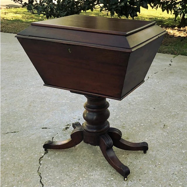 English Cellarette, 19th Century English Regency Period Wine Server in Mahogany For Sale - Image 3 of 13