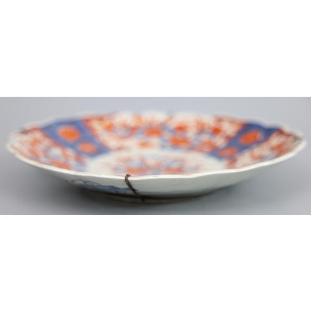 Japanese Antique 19th Century Japanese Meiji Period Imari Scalloped Charger Plate For Sale - Image 3 of 7