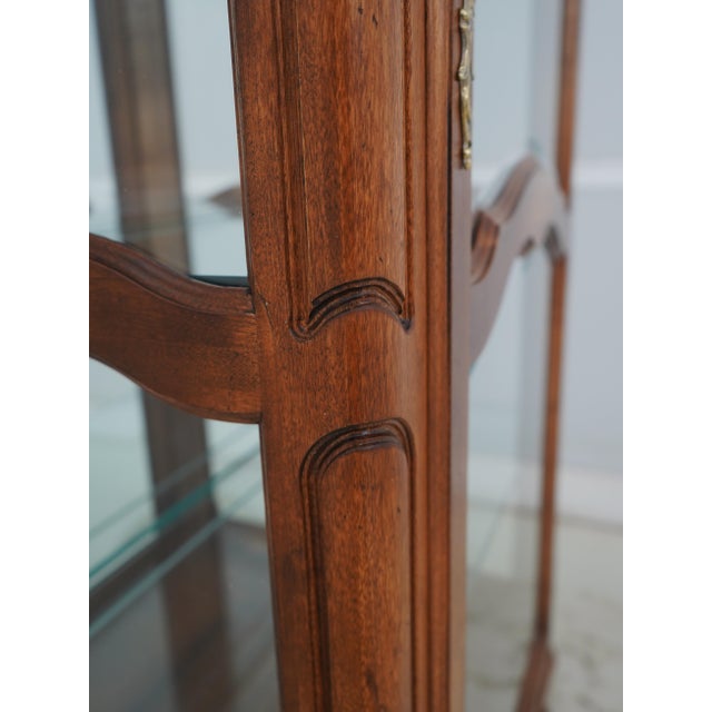1990s Ethan Allen Country French Curio Cabinet For Sale - Image 9 of 17