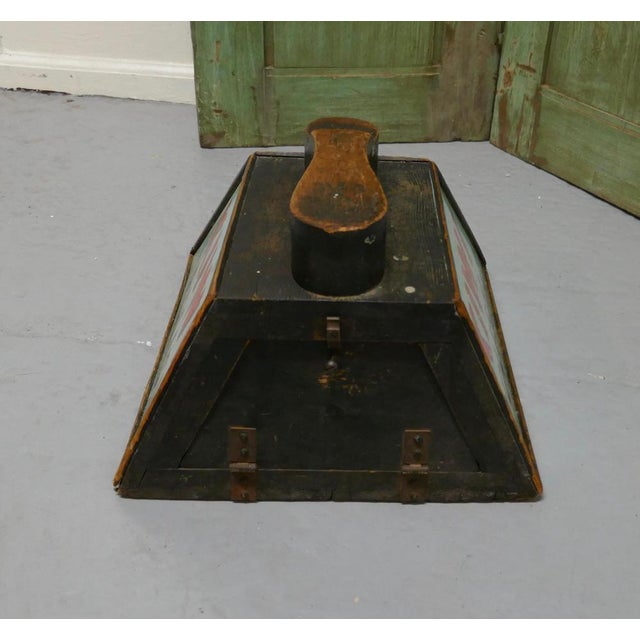 Kiwi Boot Polish Advertising Shoe Shine Box with Shoe Rest, 1920s For Sale - Image 4 of 9
