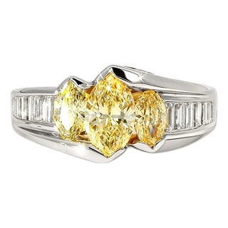 Late 20th Century 14K White Gold Yellow Diamond 3 Stone Engagement Anniversary Band Ring, Size 7 For Sale