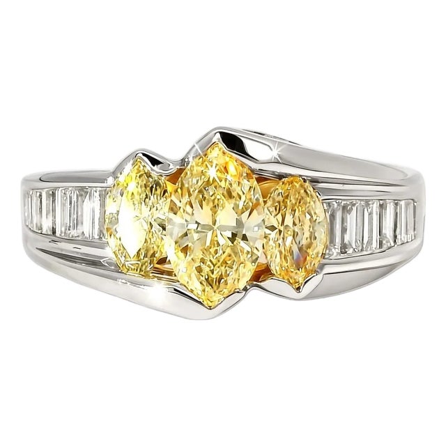 Late 20th Century 14K White Gold Yellow Diamond 3 Stone Engagement Anniversary Band Ring, Size 7 For Sale