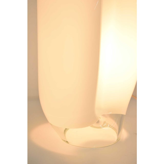 Gino Vistosi / Murano 1970s Vistosi Large Balloon Form White Glass Table Lamp For Sale - Image 4 of 9