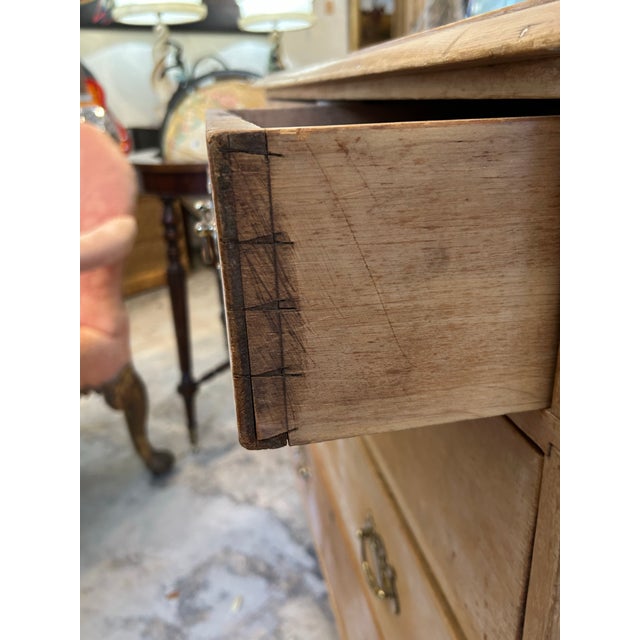 Antique English Pine Chest of Drawers. For Sale In West Palm - Image 6 of 9