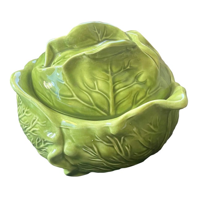 Small Cabbage Design Ceramic Covered Green Serving Dish in Excellent Condition For Sale