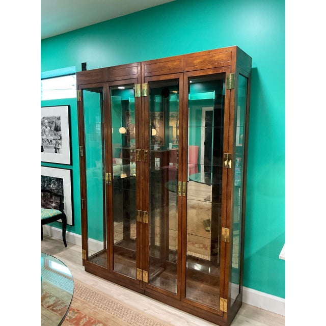 Campaign 1980s Vintage Henredon Campaign Style Display Cases - a Pair For Sale - Image 3 of 13