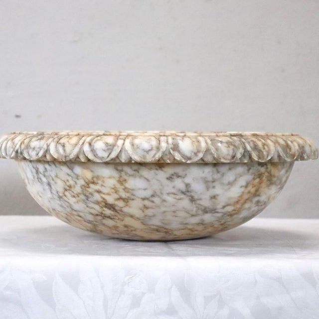 20th Century Circular Sink in Marble, 1890s For Sale - Image 3 of 13