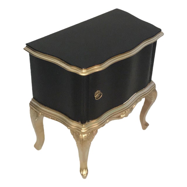 Venetian Baroque Walnut and Walnut Veneer Nightstands, Set of 2 For Sale