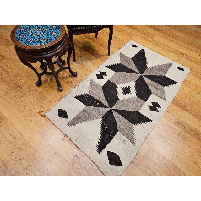 Vintage Native American Navajo Rug, Handwoven Wool, Medallion Pattern, 3x5 For Sale - Image 13 of 13