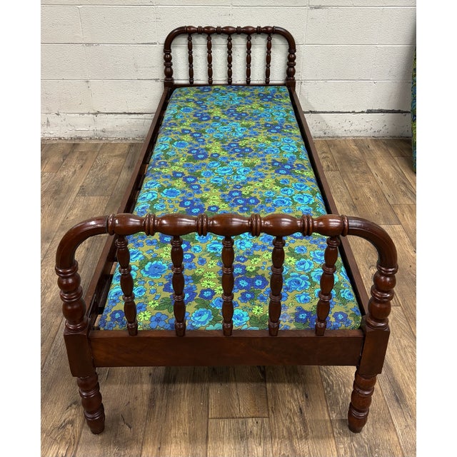 This is a stunning antique carved and turned spindle or spool daybed or bench with Jenny Lind styling and pillows that...