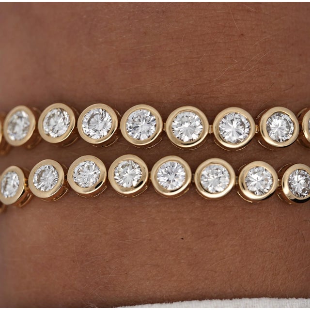 White 7.8-10 Carat Natural Diamond Bezel Set 18k Gold Tennis Bracelet For Sale - Image 8 of 10