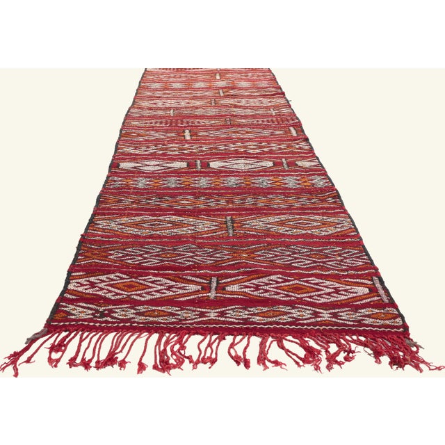 Berber Tribes of Morocco Vintage Zemmour Moroccan Kilim Rug, 02'08 X 27'00 For Sale - Image 4 of 10