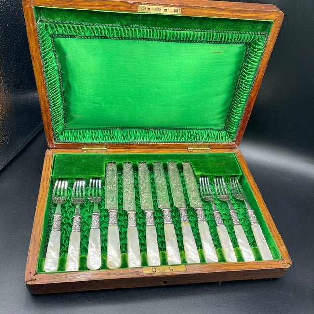 Late 20th Century Mother of Pearl Handled Dessert Serviced for 6 w/ oak box English Manor - 12 pcs For Sale - Image 10 of 11