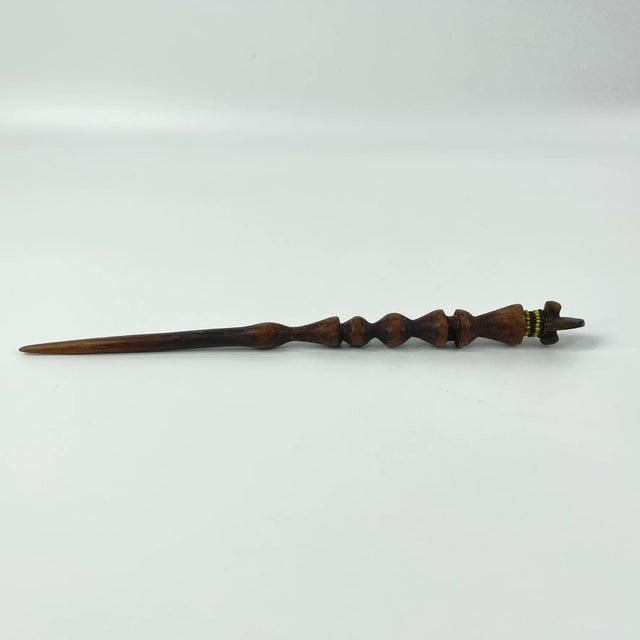 African Early 20th Century Nyamwezi Figural Engagement Hair Pick Tanzania For Sale - Image 3 of 6