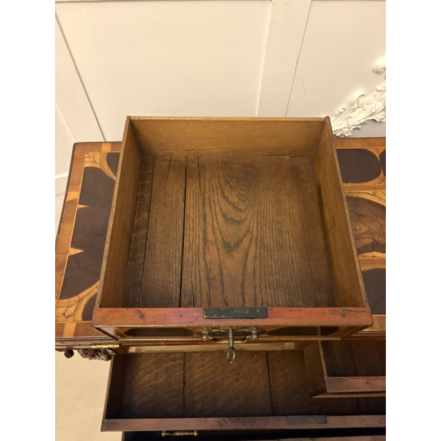 Antique George I Yew Wood and Laburnum Oyster Veneered Bachelors Chest, 1730 For Sale - Image 12 of 18