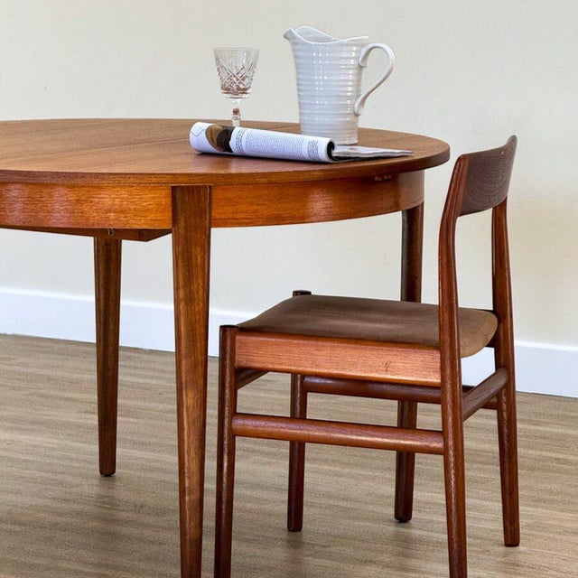 Small Mid-Century Modern Round Extending Dining Table from John Herbert For Sale - Image 4 of 14