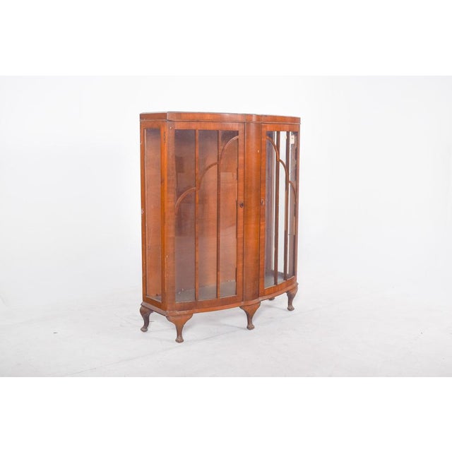 Double-door showcase. with a slightly curved structure in the centre, an elegant design and harmonious proportions, with...