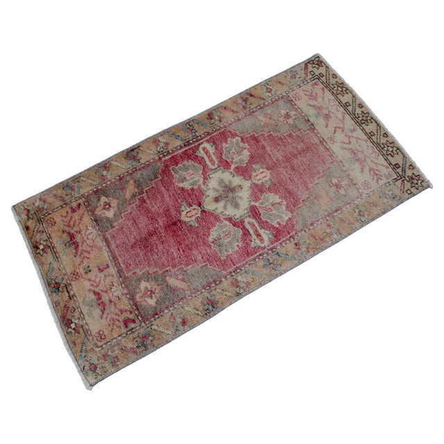 This vintage Oushak mat brings a touch of sun-faded elegance to any small corner, featuring a beautifully weathered...