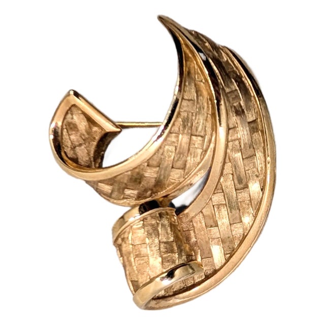 Vintage Signed Crown Trifari Goldtone Woven Ribbon Brooch, 1962 For Sale
