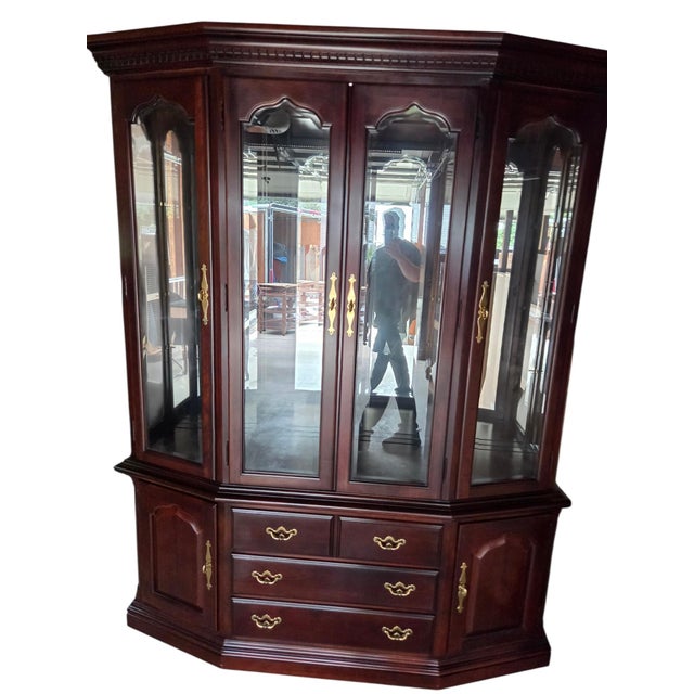 Beautiful Thomasville breakfront in Excellent condition minor ware. Please see photos as they are considered part of the...