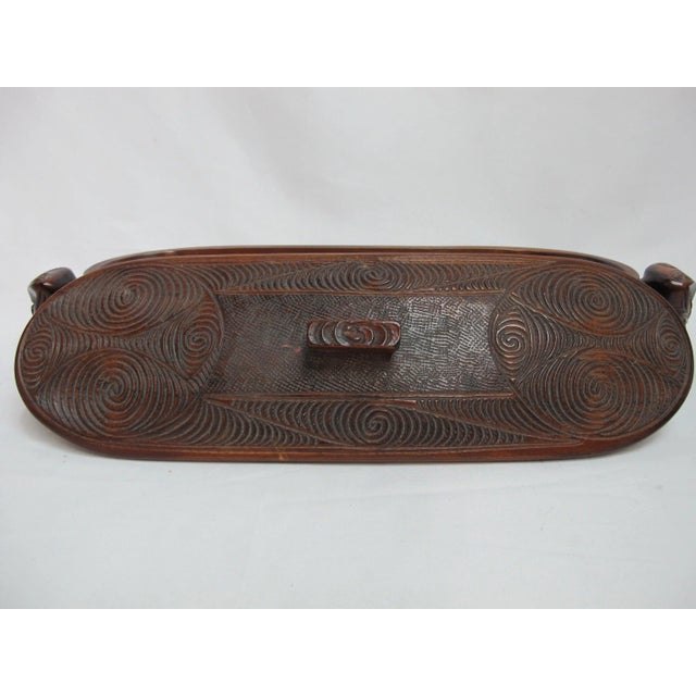 Tribal Maori New Zealand Carved Wood Oval Lidded Treasure Box With Abalone Shell For Sale - Image 3 of 13