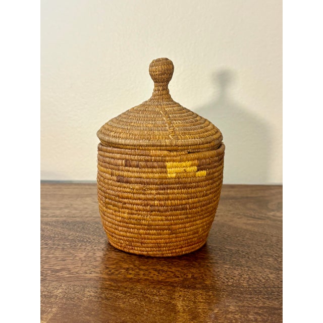 Late 19th Century Antique Alaskan Yupik Lidded Grass Basket - Handwoven Vessel, 19c For Sale - Image 5 of 7