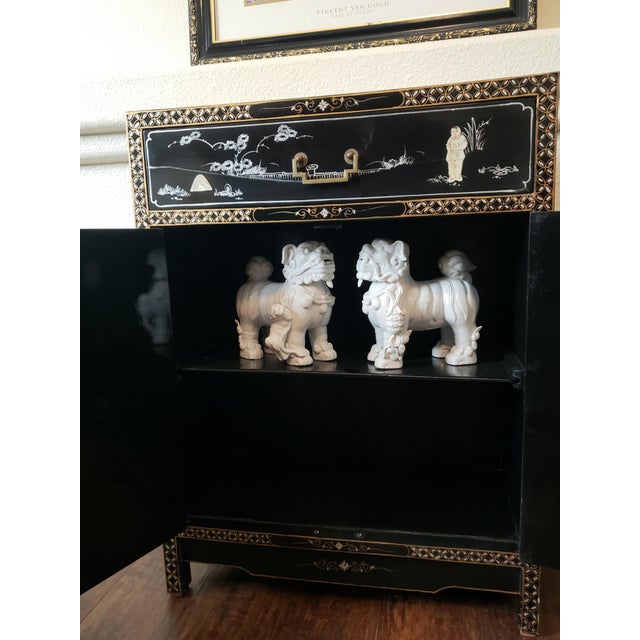Mid 20th Century Mid-Century Japanese Blanc De Chine Shishi Lion Dogs - Staffordshire Style Standing Pair For Sale - Image 5 of 12