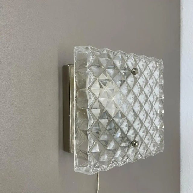 Small Cubic Textured Glass Wall Light in style of Orrefors, 1970s For Sale - Image 4 of 18