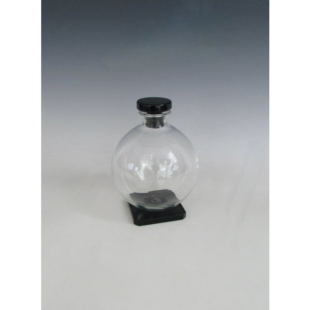 1930s Art Deco Era Clear Glass Ball Decanter With Onyx Glass Base and Stopper For Sale - Image 9 of 12