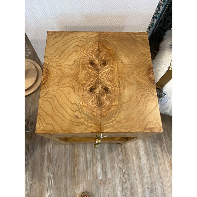 Two doors, separated with a perfectly proportioned open shelf, allows you to show what you want and apply space to tuck...