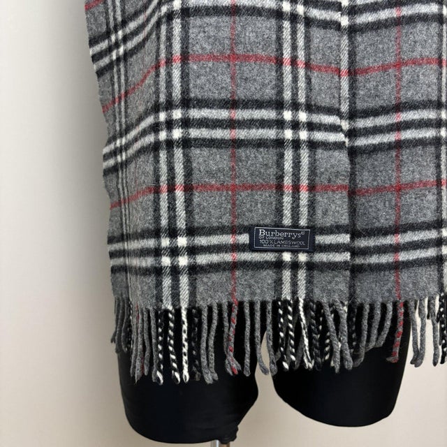 Gray Burberry Grey Classic 100% Lambswool Scarf For Sale - Image 8 of 13